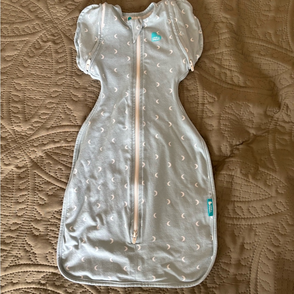 Love to Dream Transition Swaddle with Crescent Design